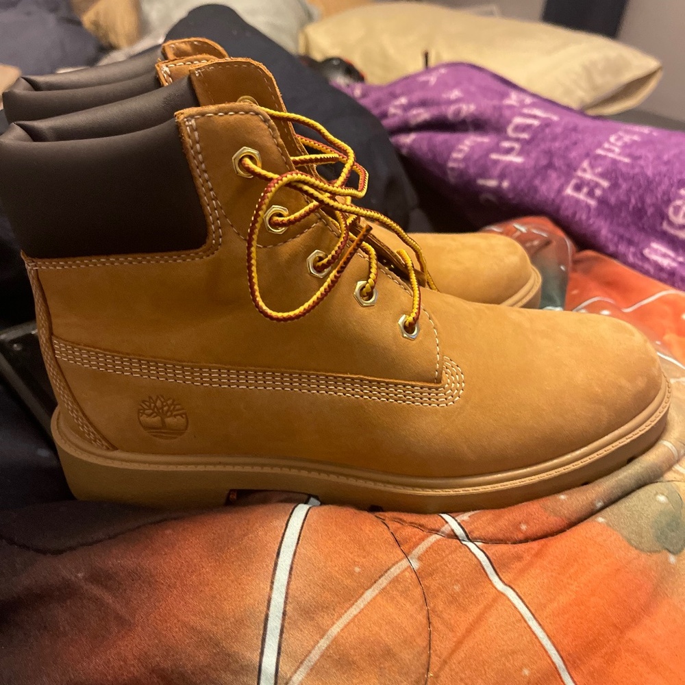 Girls timberland wheat boots 4.5